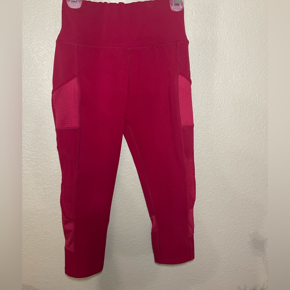Red ankle leggings, with pockets on side